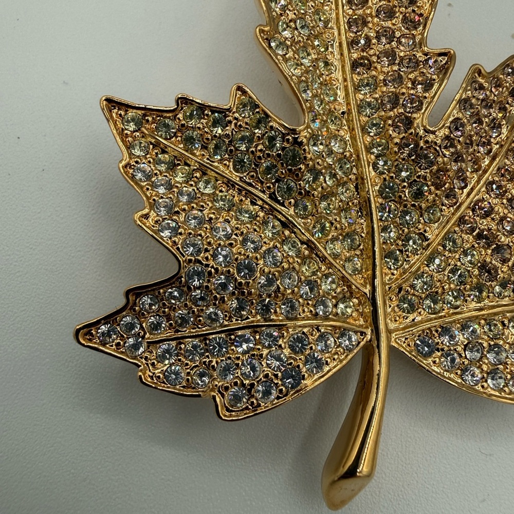C537 Kenneth Jay Lane (Kjl) Crystal Maple Leaf Br… - image 4